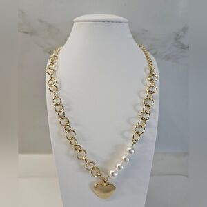 Heart pearl necklace